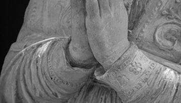 Mains jointes en priere, priere pour desenvouter un proche